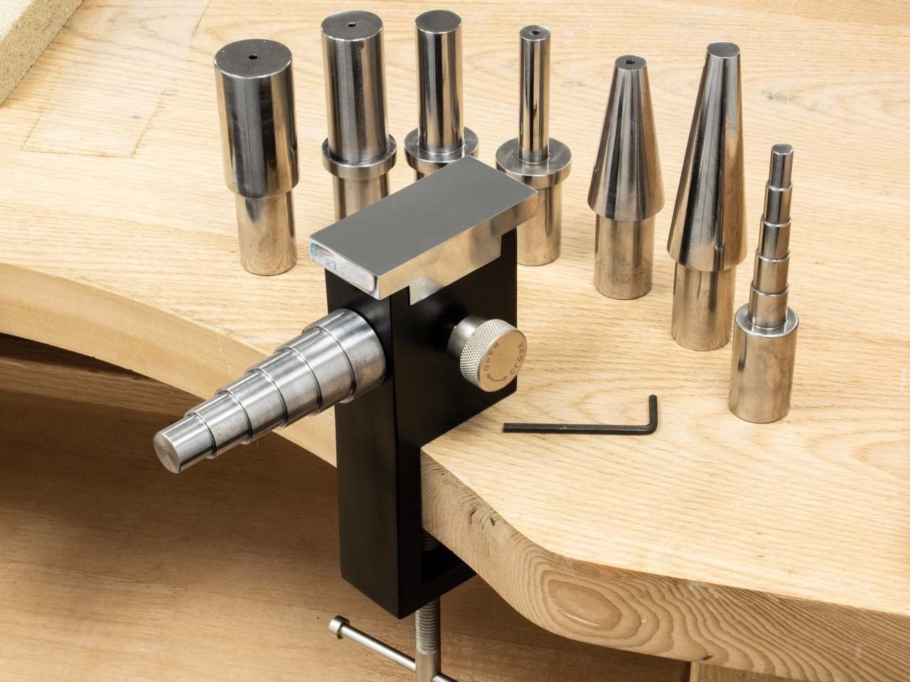 bench anvil for forming rings with steel block top Bench Anvil For Forming Rings With Steel Block Top - Image 1