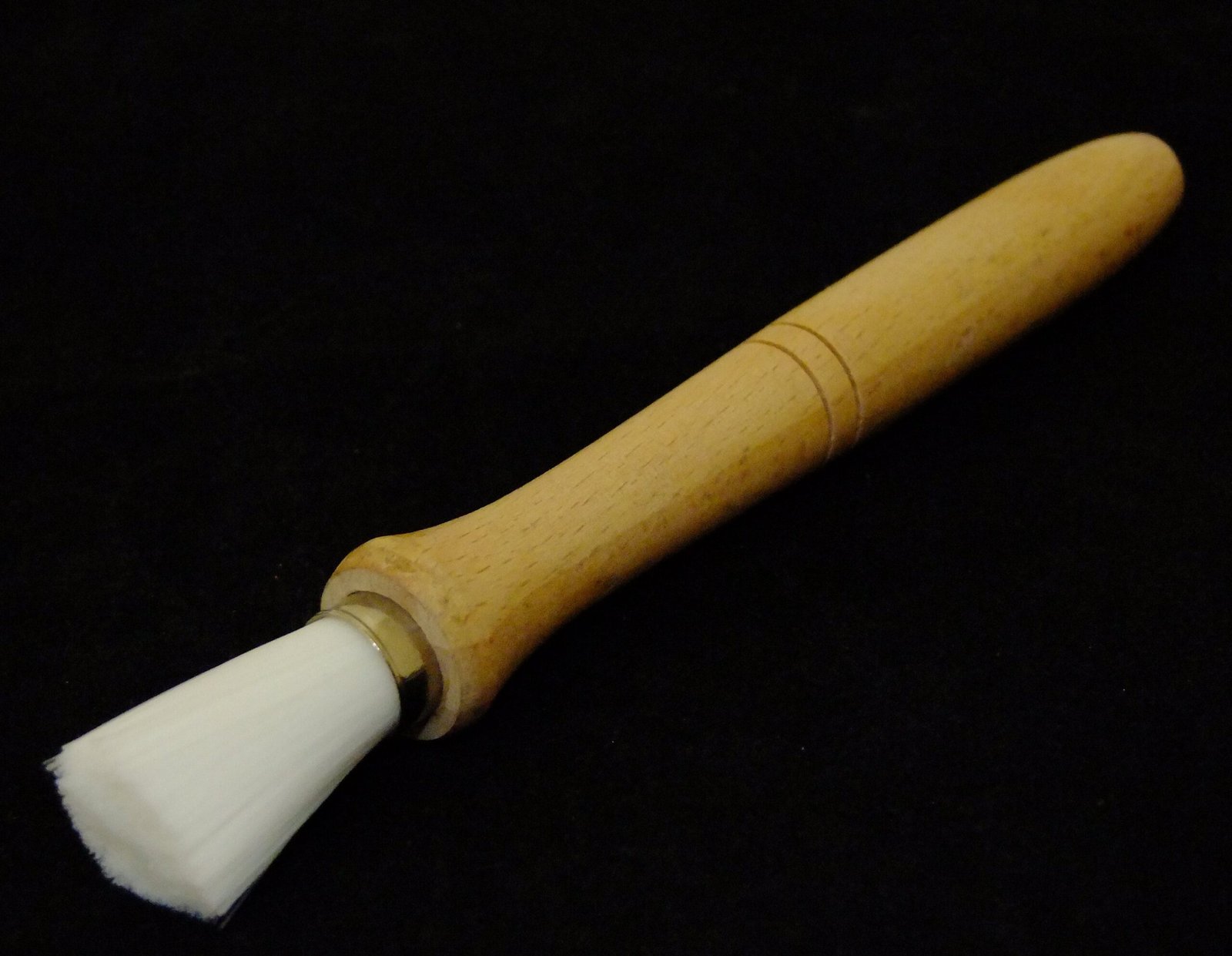 nylon brush wood handle Nylon Brush Wood Handle - Image 1